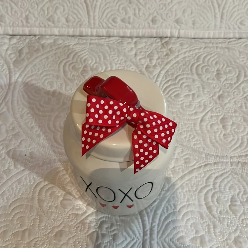 Rae‎ Dunn XOXO canister